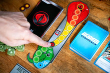 Cargar imagen en el visor de la galería, G.I. JOE Deck-Building Game (Inglés)
